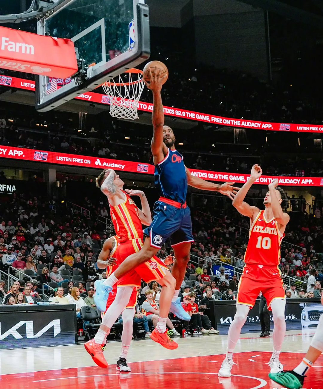 包含冲刺阶段洛杉矶快船备战欧篮联；豪取连胜细节曝光；质疑声仍在；身体对抗强度拉满的词条-爱游戏导航中心