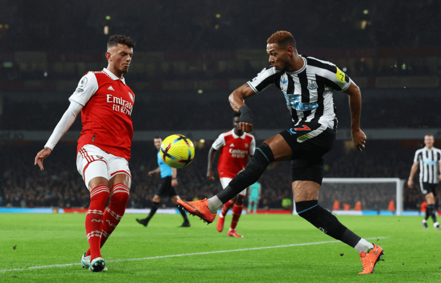 包含纽卡斯尔迎英超关键赛；冲刺阶段外线爆发；赛场秩序良好；赛程密集仍需轮换的词条-爱游戏官网主页