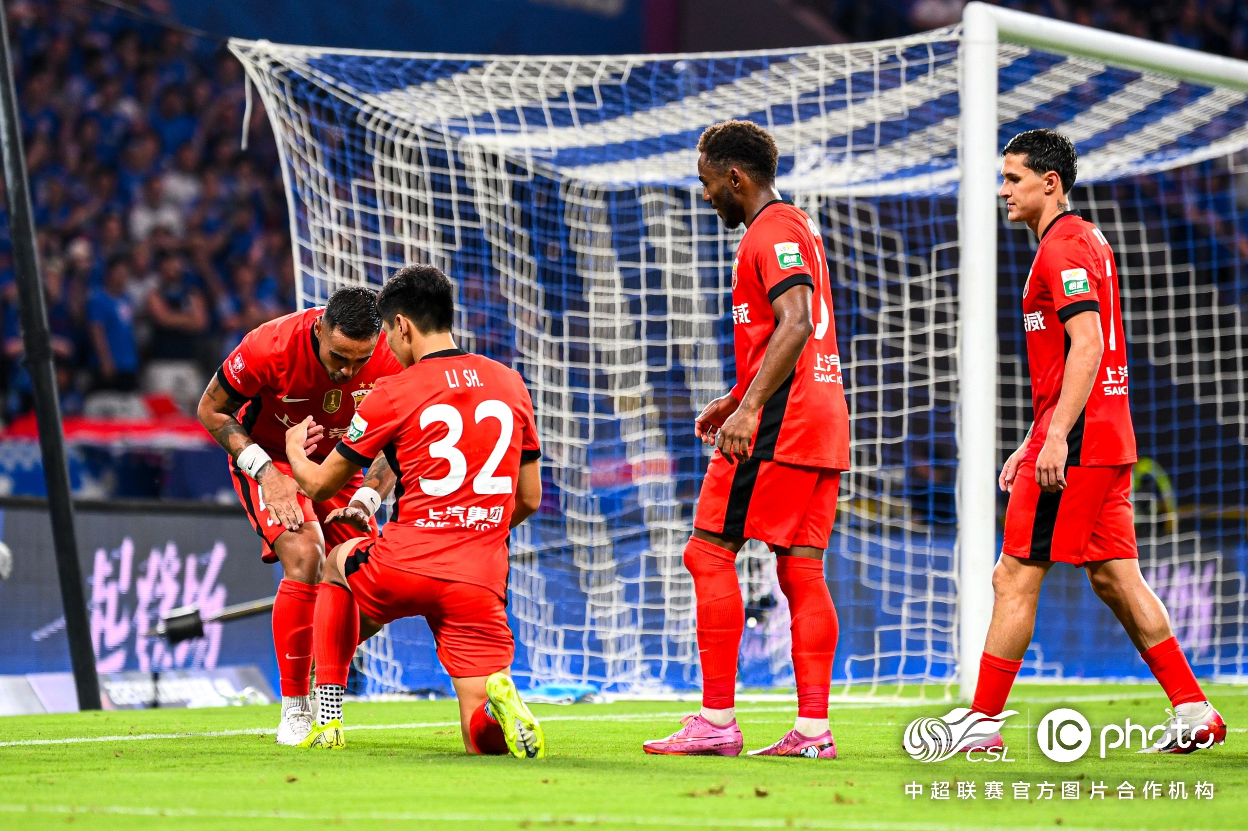 包含利物浦迎法国杯关键赛，冲刺阶段止住颓势，管理层满意，轮换策略成焦点的词条-爱游戏导航中心